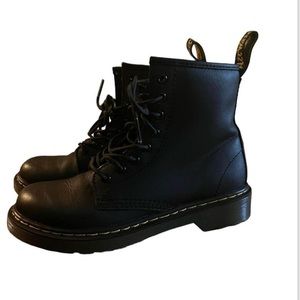 TODDLER 1460 SOFTY T LEATHER LACE UP BOOTS. Size 2 Of Kids